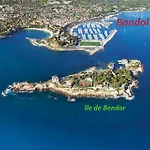 T2 Vue Exceptionnelle Avec Grande Terrasse Plein Sud Wifi Piscine * Bandol